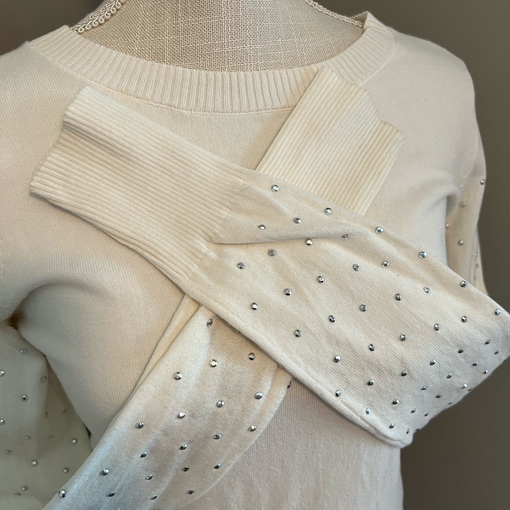 Express Sweater - Picture 3 of 5